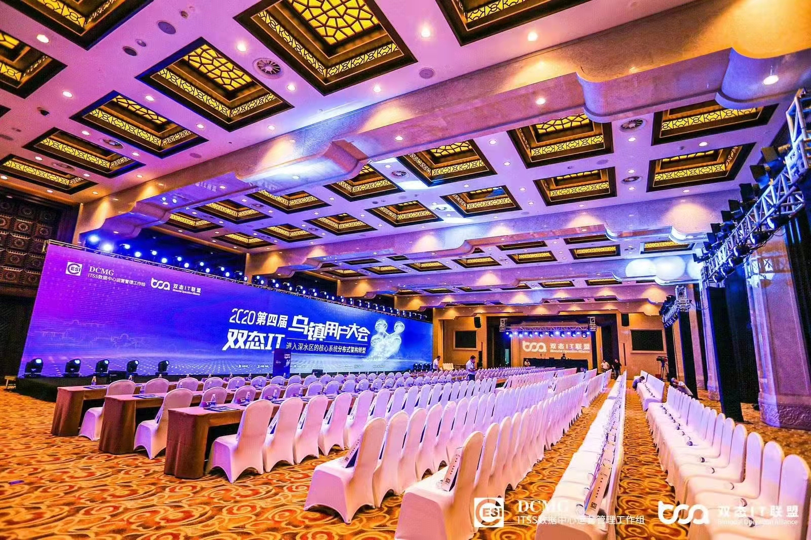 LED屏，灯光，音响，舞台背景板等周边辅料租赁。