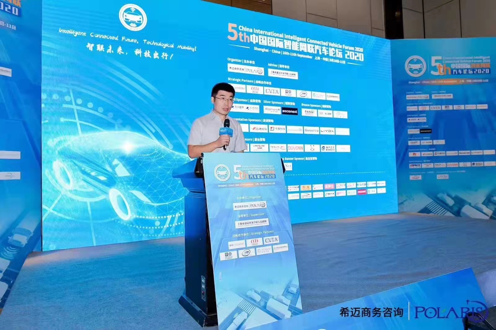LED屏，灯光，音响，舞台背景板等周边辅料租赁。