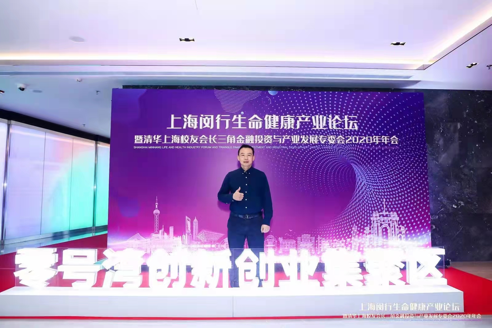 LED屏，灯光，音响，舞台背景板等周边辅料租赁。