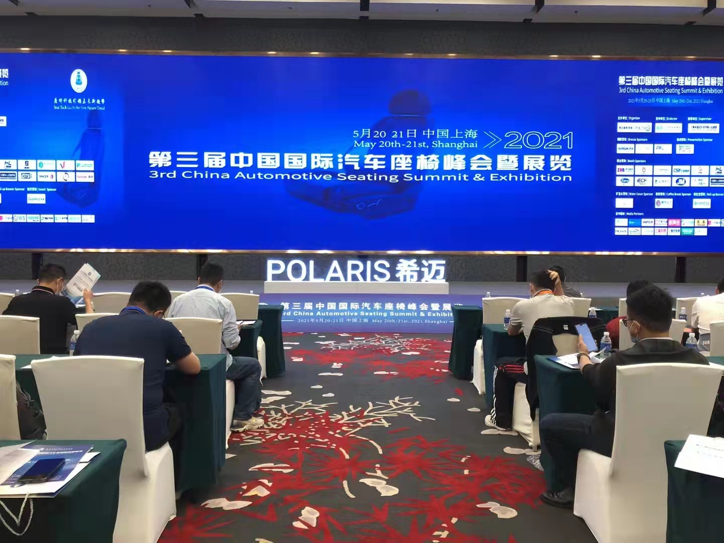 LED屏，灯光，音响，舞台背景板等周边辅料租赁。