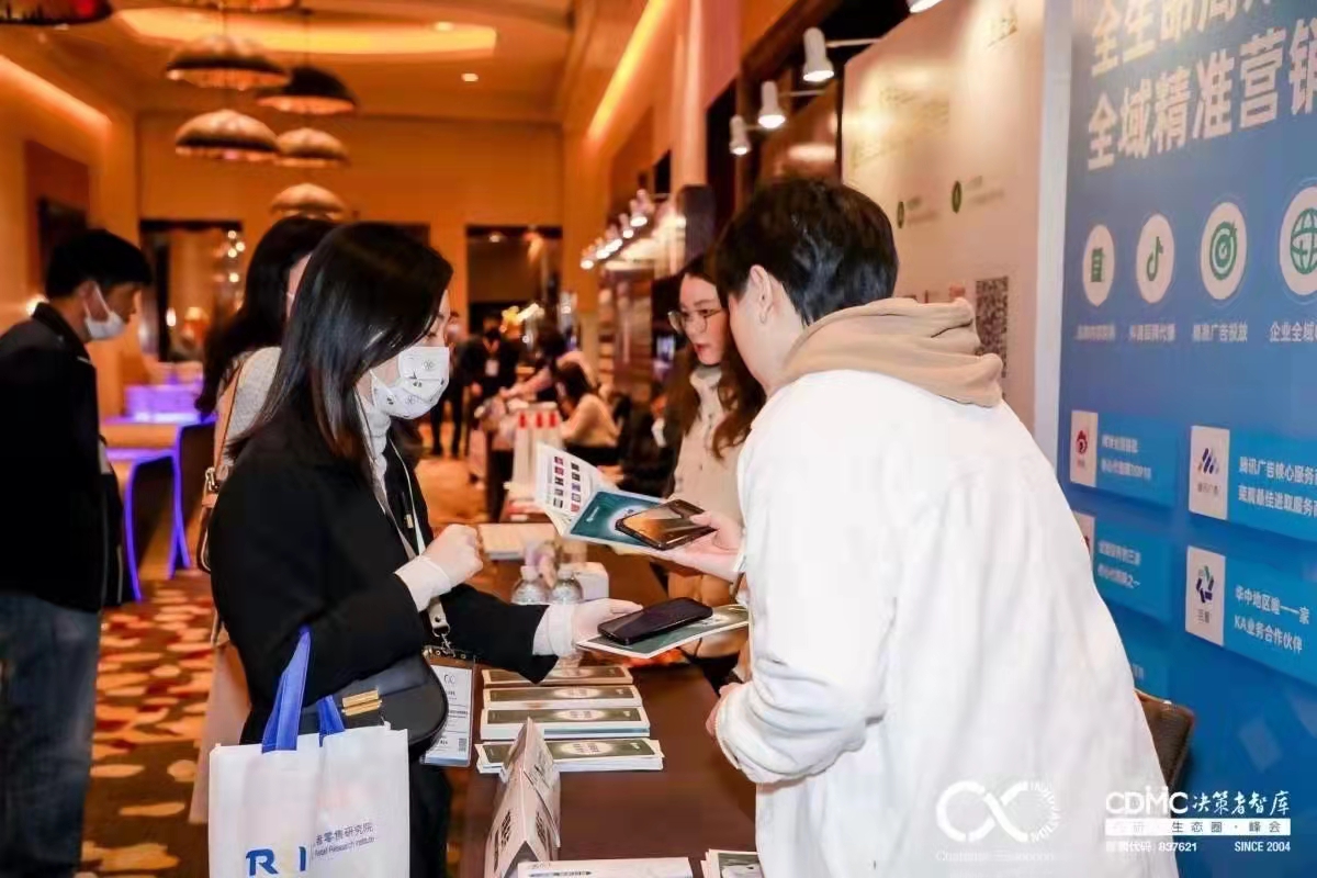 LED屏，灯光，音响，舞台背景板等周边辅料租赁。