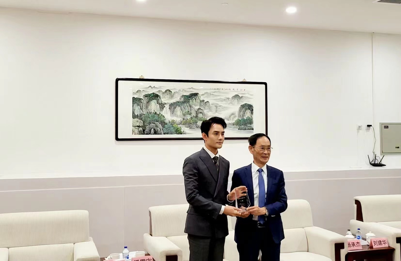 文化部原副部长潘震宙