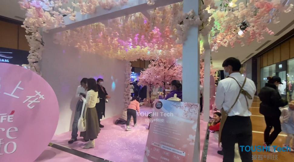 北京雀巢多趣酷思Dolce Gusto路演感应落花装置