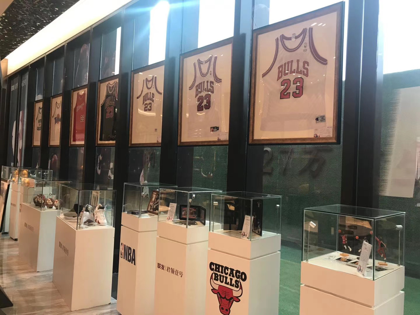 篮球之神：迈克尔·乔丹 臻品展