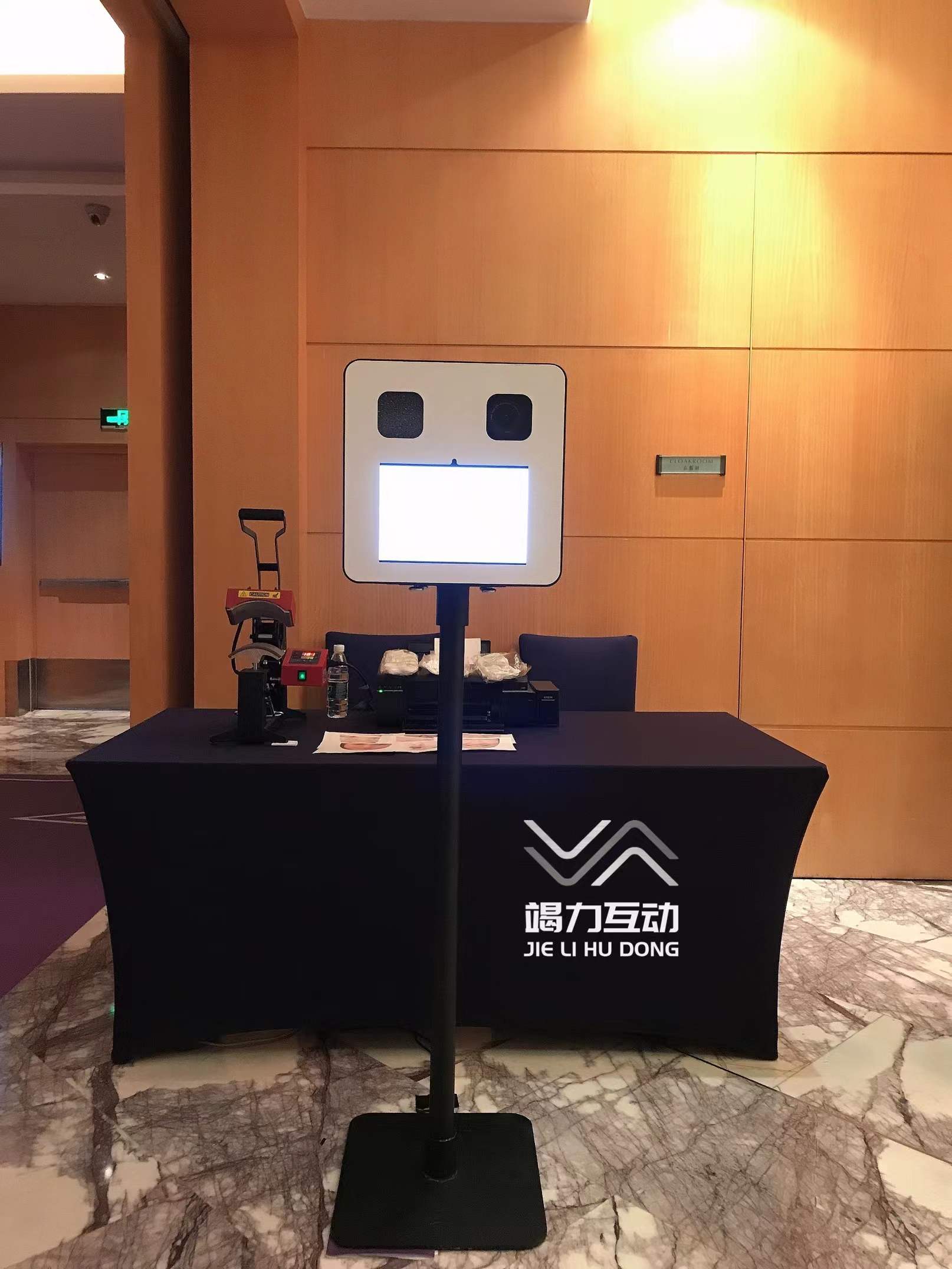 人脸口罩打印创意互动装置