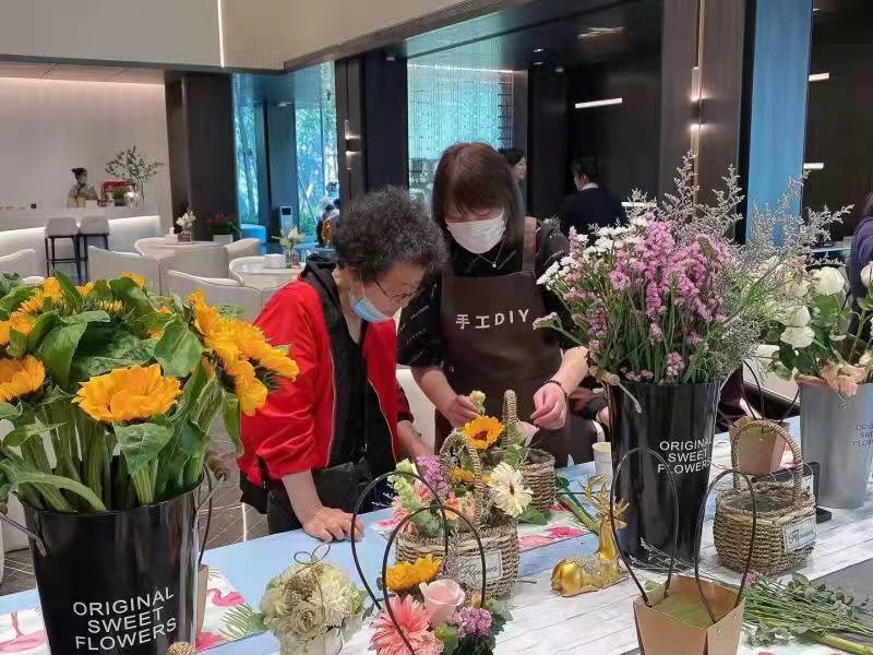 传统民俗艺术冰糖葫芦糖画捏面人皮影变脸剪纸等