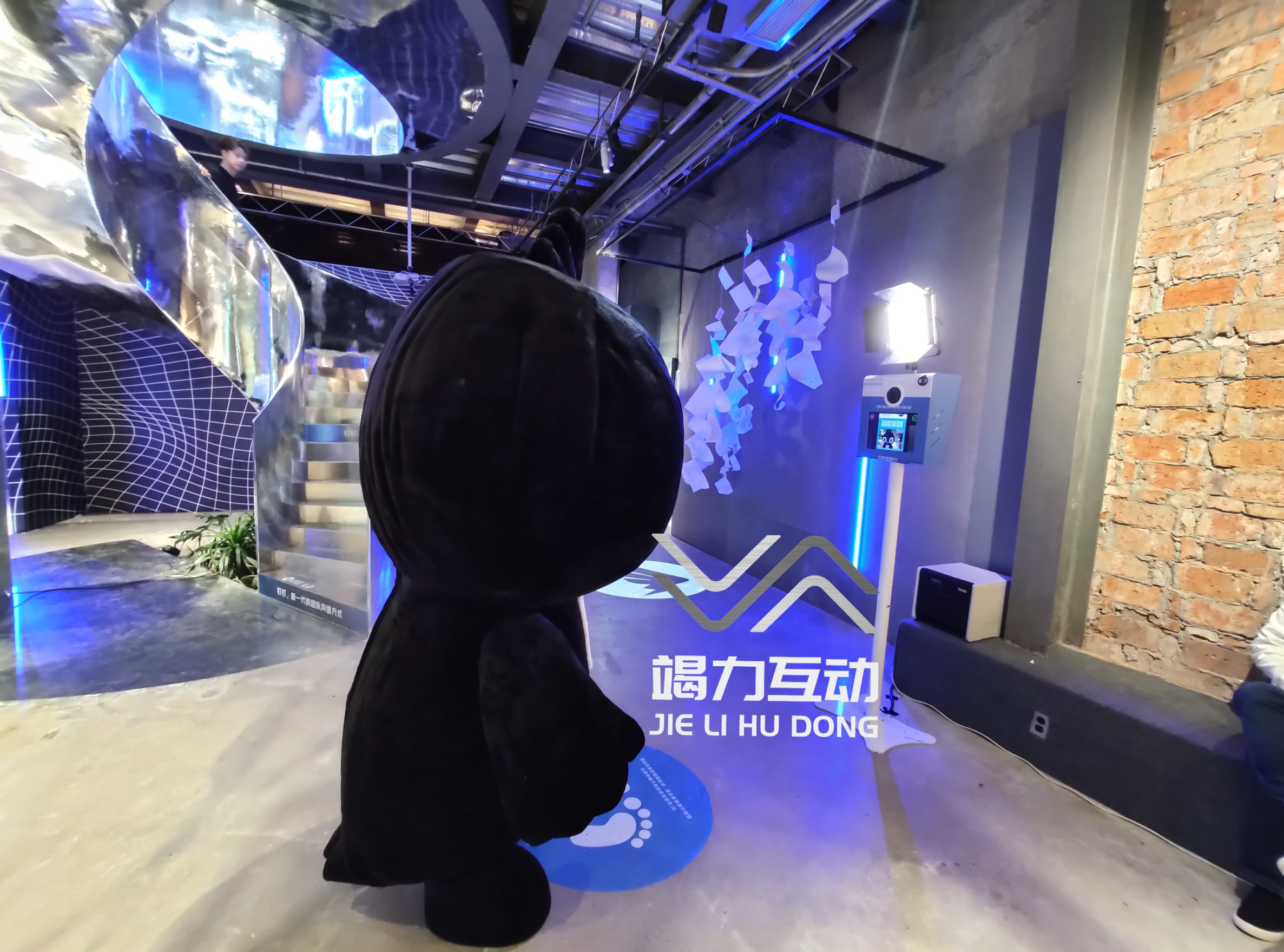 无绿幕抠图自助拍照机