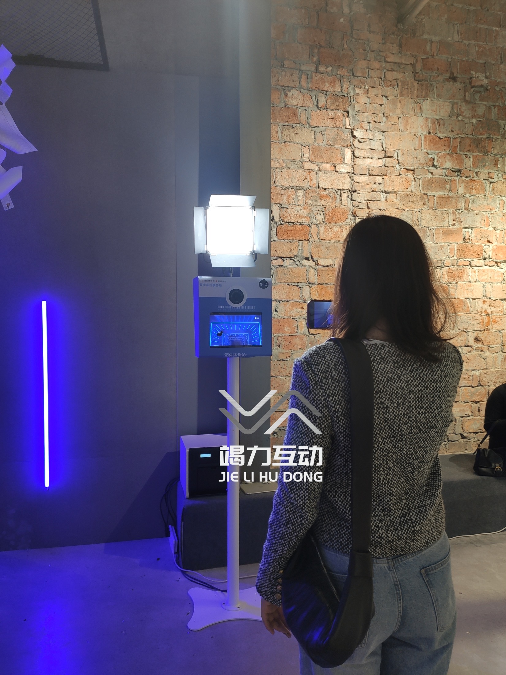 无绿幕抠图自助拍照机