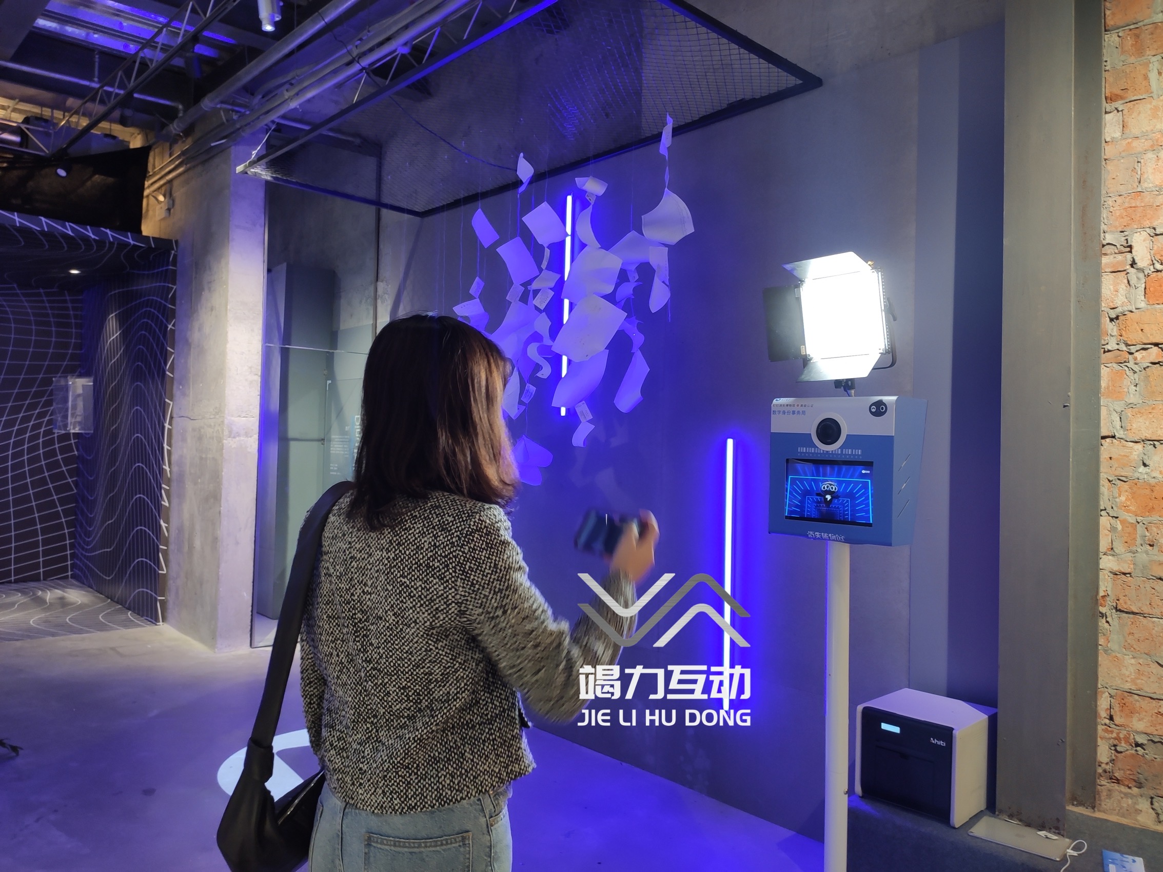 无绿幕抠图自助拍照机