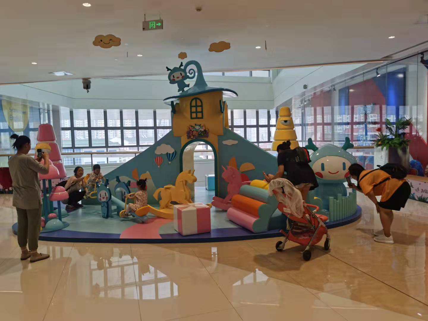 玻璃钢加工定制，玻璃钢道具，卡通玻璃钢，dp商业美陈