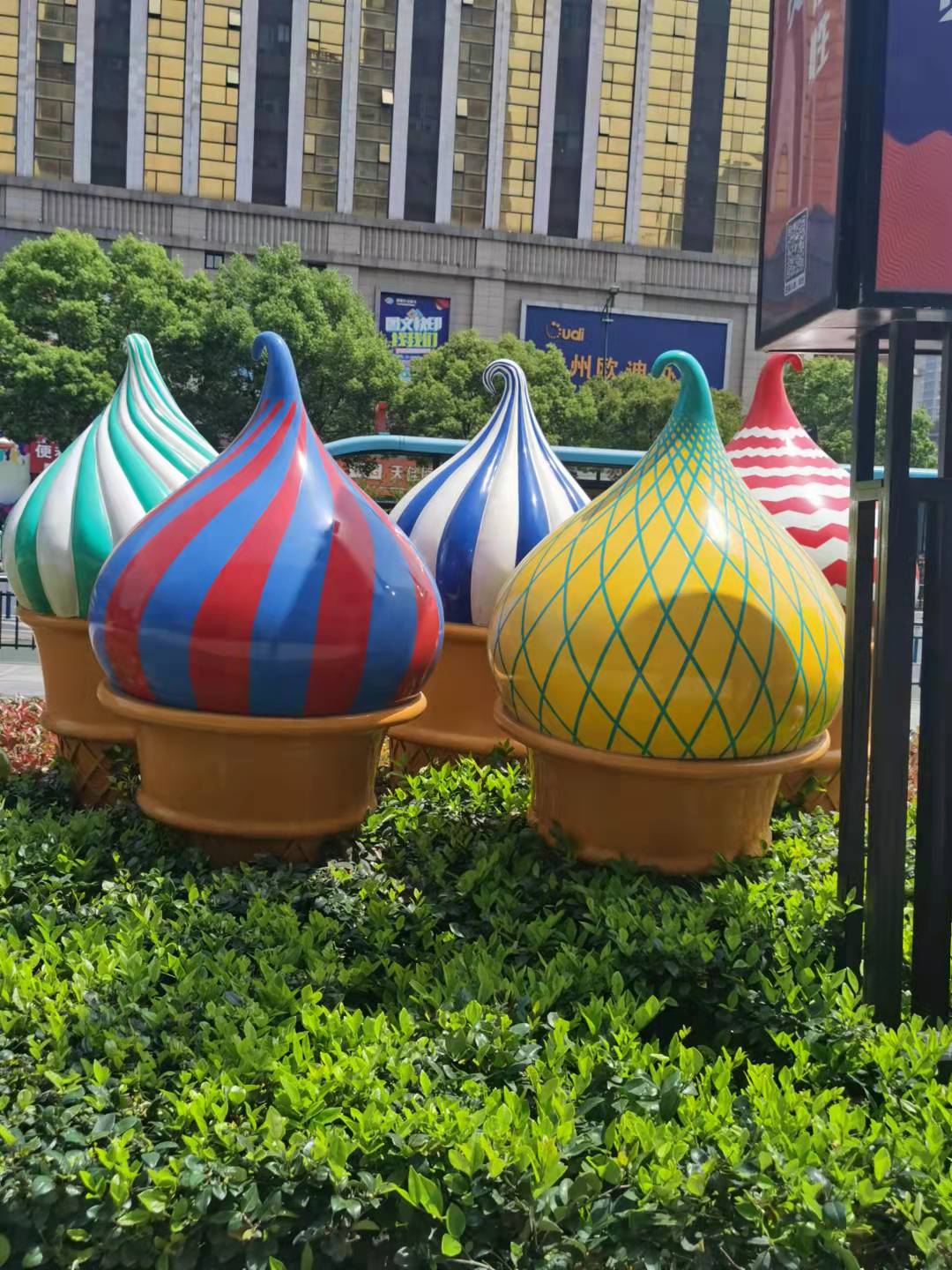 玻璃钢加工定制，玻璃钢道具，卡通玻璃钢，dp商业美陈