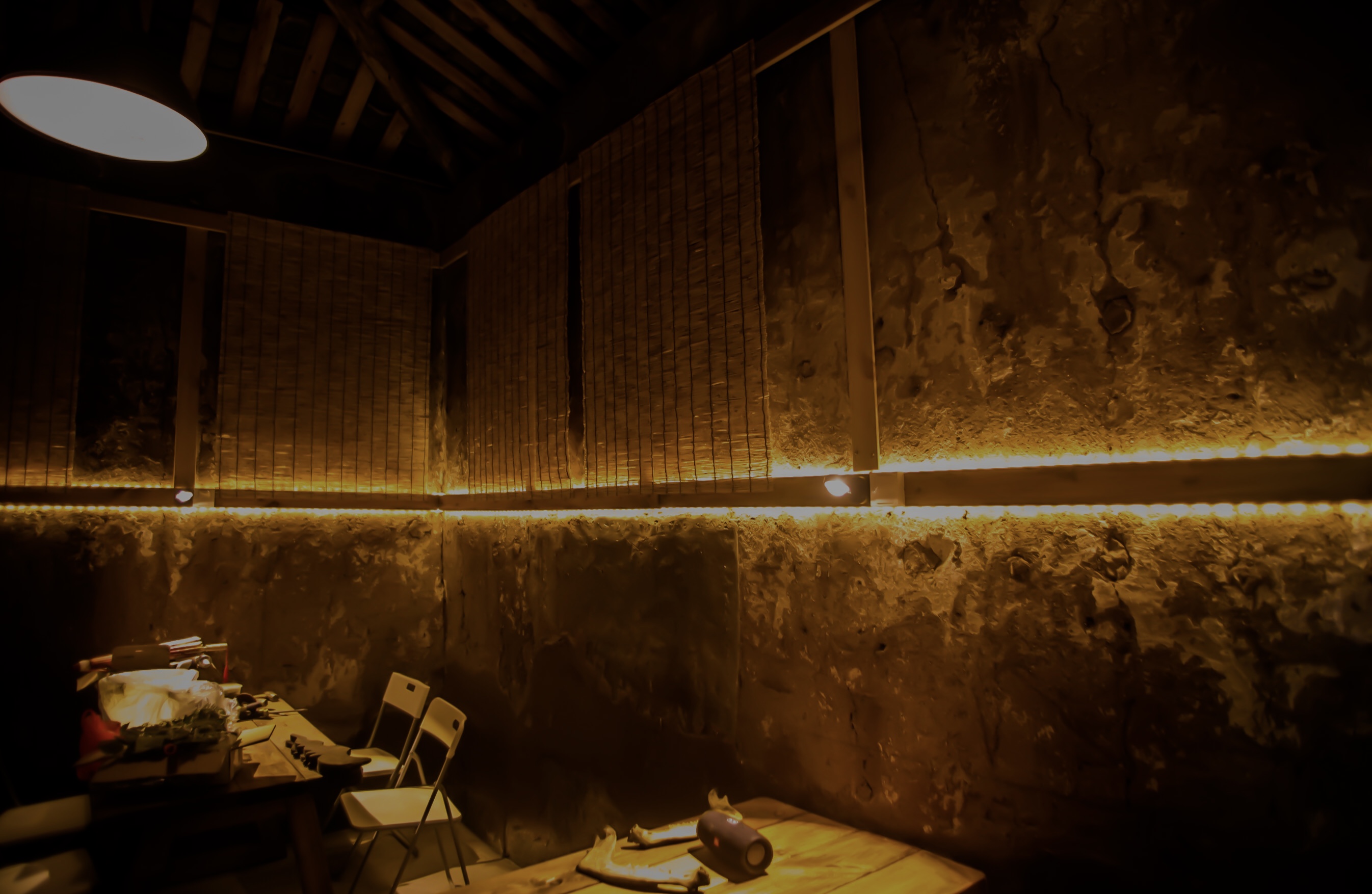 一个乡村风格的清吧，有300平米左右的活动场地，中式风格