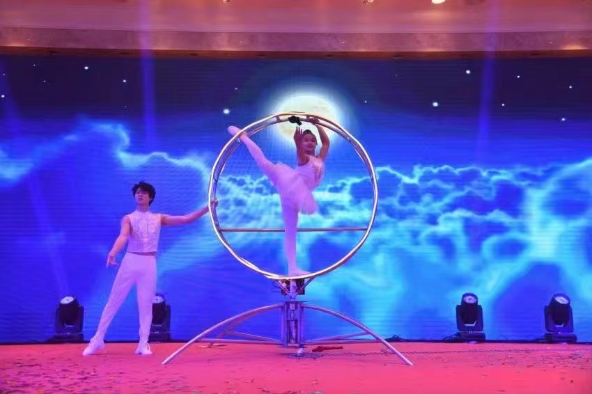 杂技《奔月》