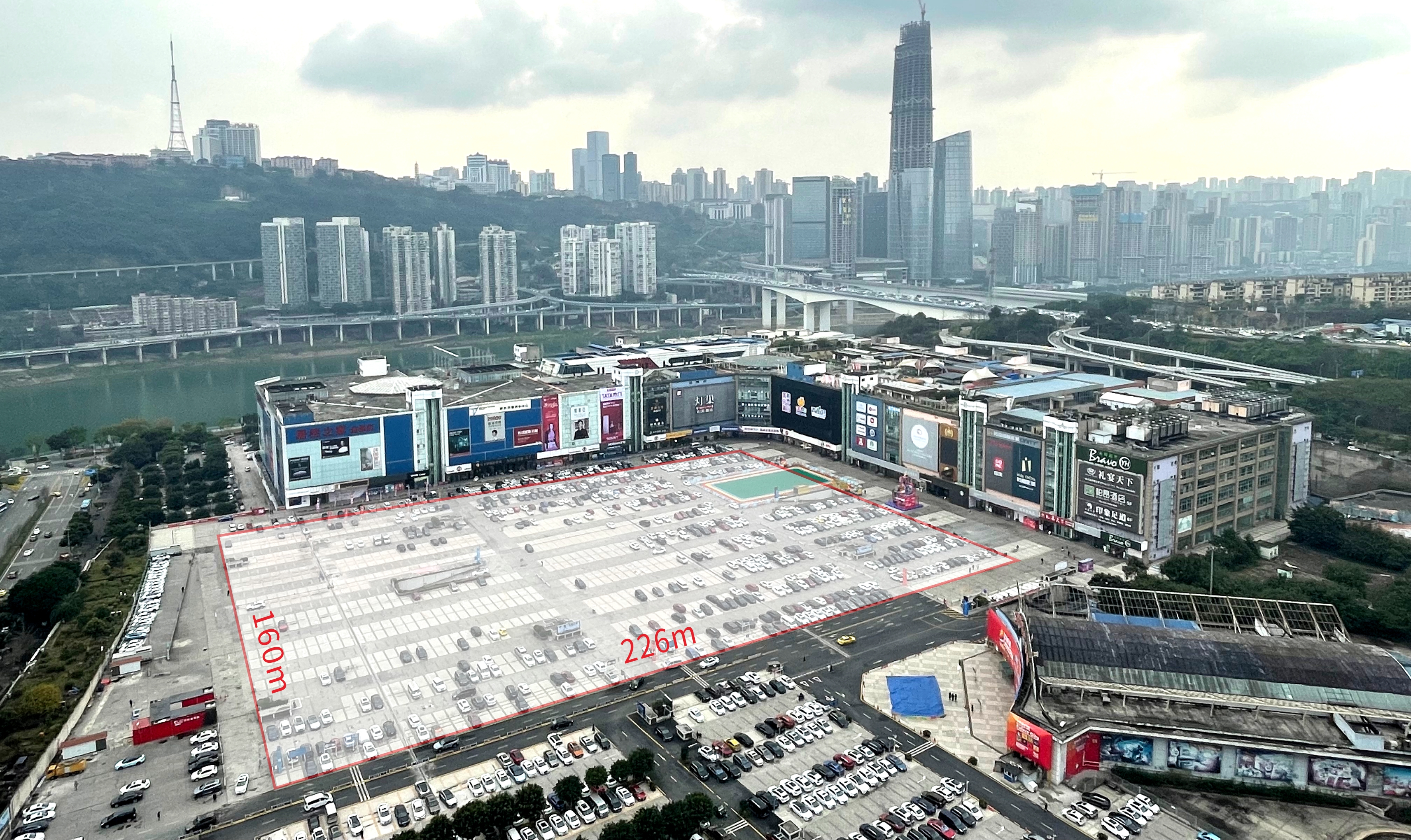 重庆市江北区北滨路中心地段4W方露天场地