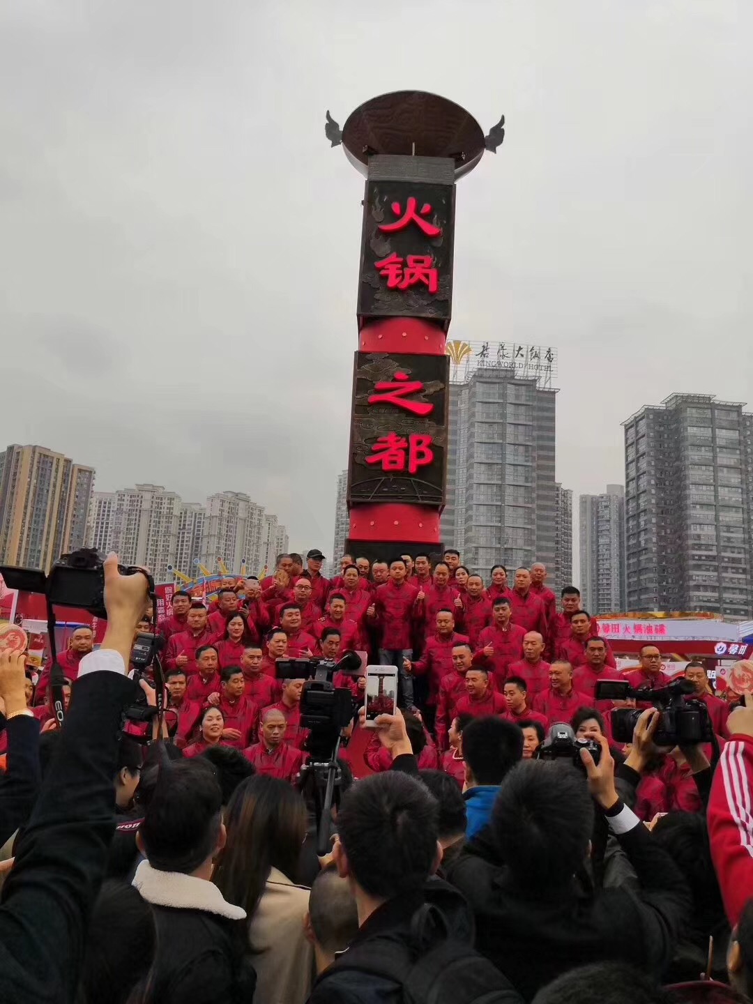 重庆市江北区北滨路中心地段4W方露天场地