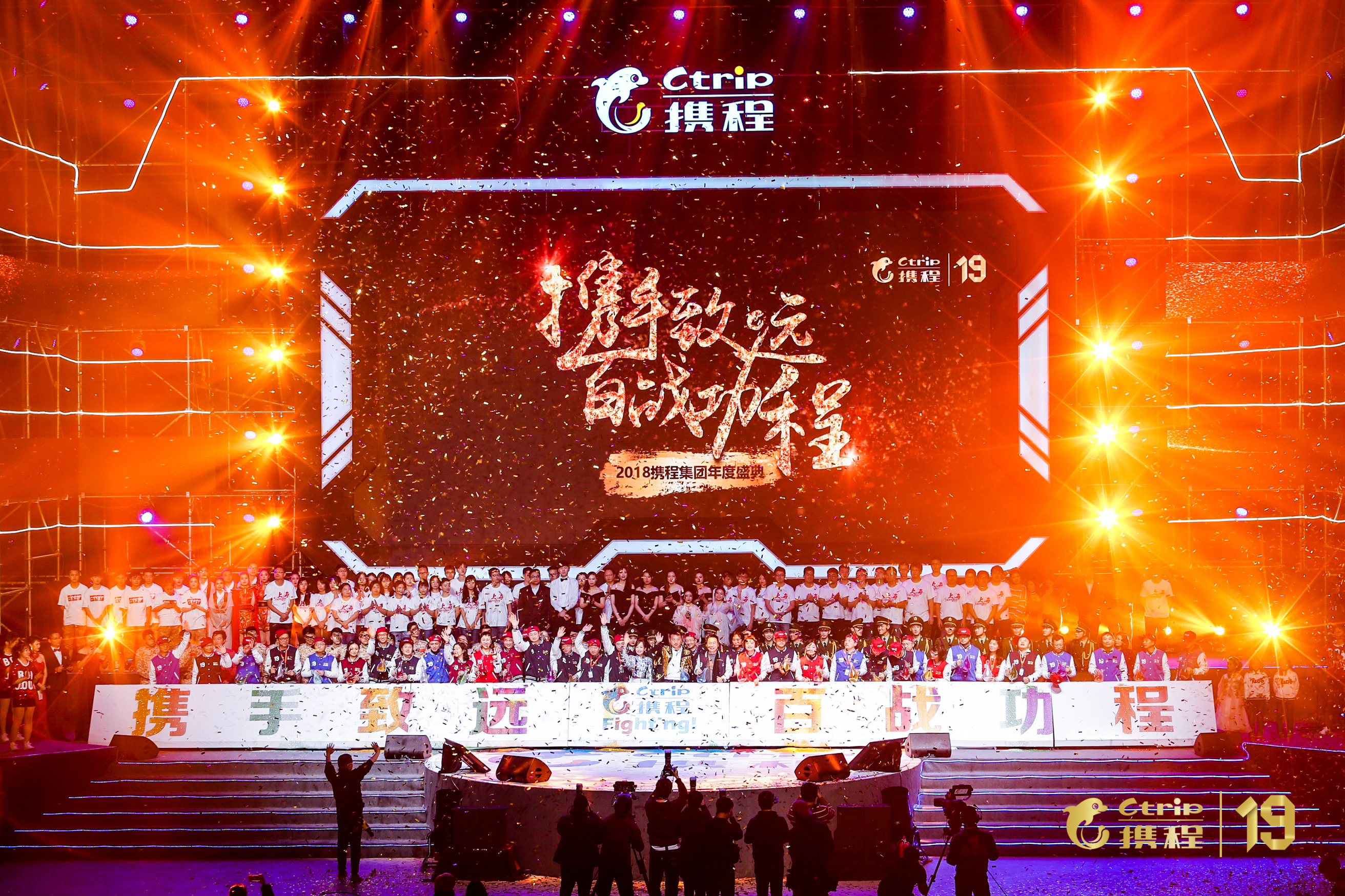 无锡优惠价LED大屏幕舞台灯光音响背景喷绘场地布置