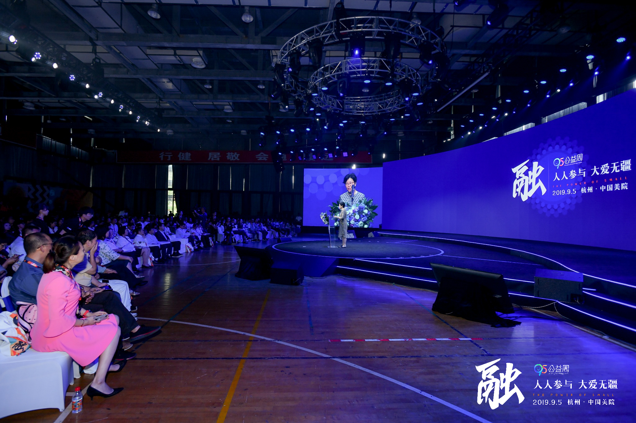 无锡优惠价LED大屏幕舞台灯光音响背景喷绘场地布置