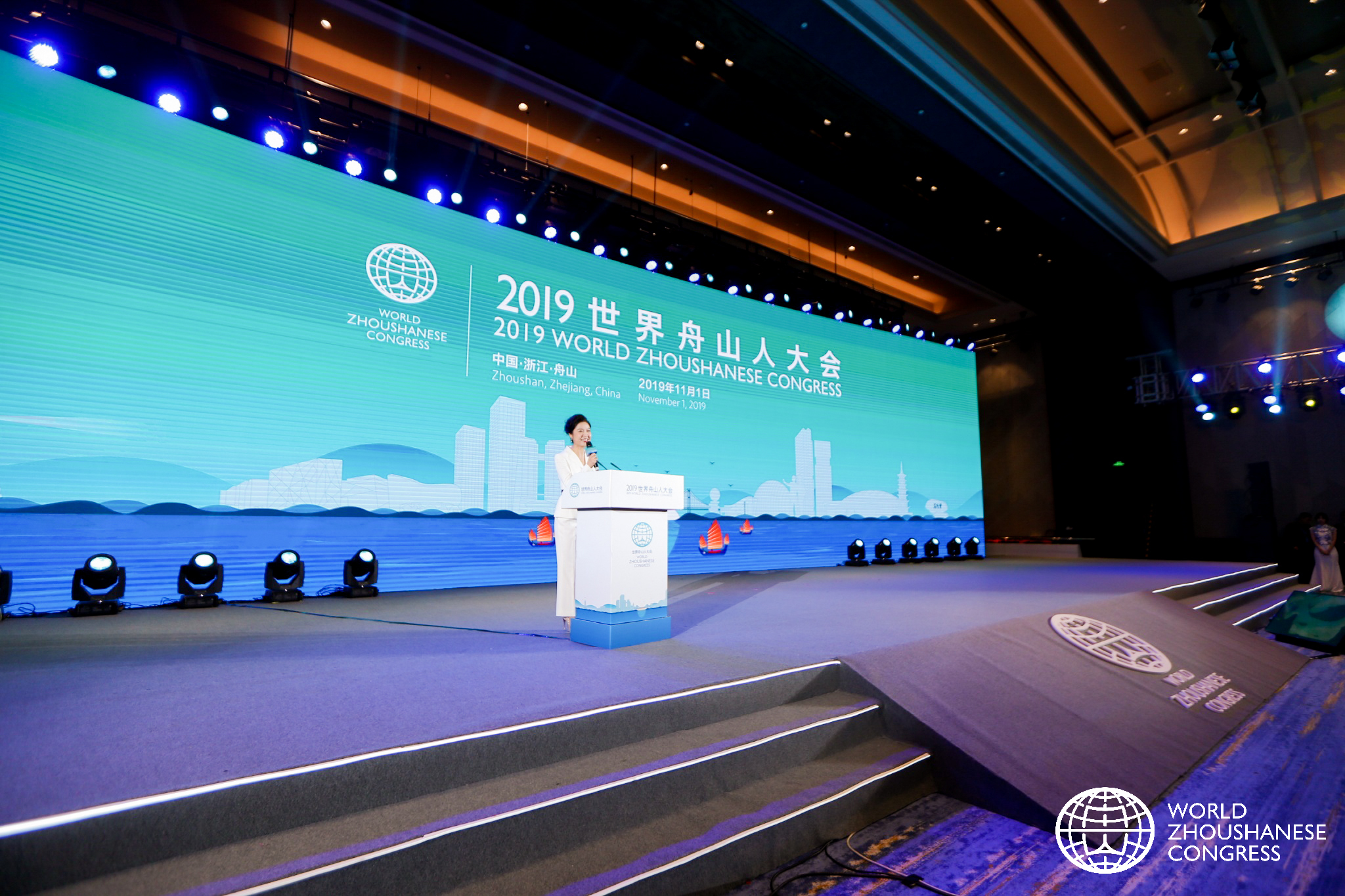 无锡优惠价LED大屏幕舞台灯光音响背景喷绘场地布置