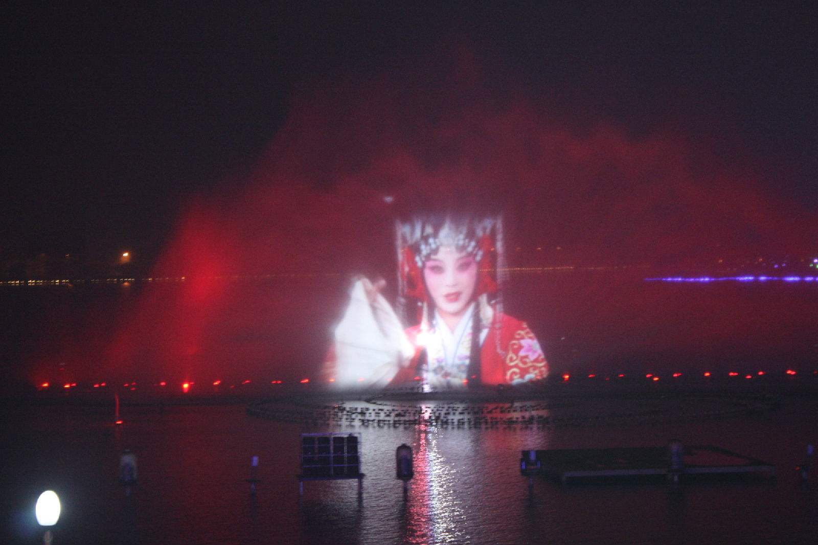 景区文旅夜游的新网红项目裸眼3D水幕电影水上投影设备
