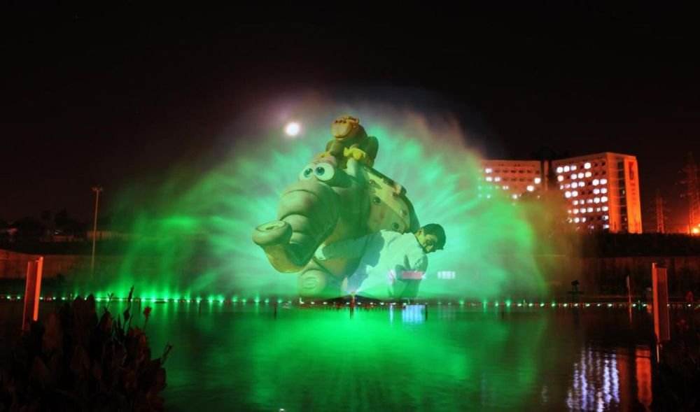 景区文旅夜游的新网红项目裸眼3D水幕电影水上投影设备