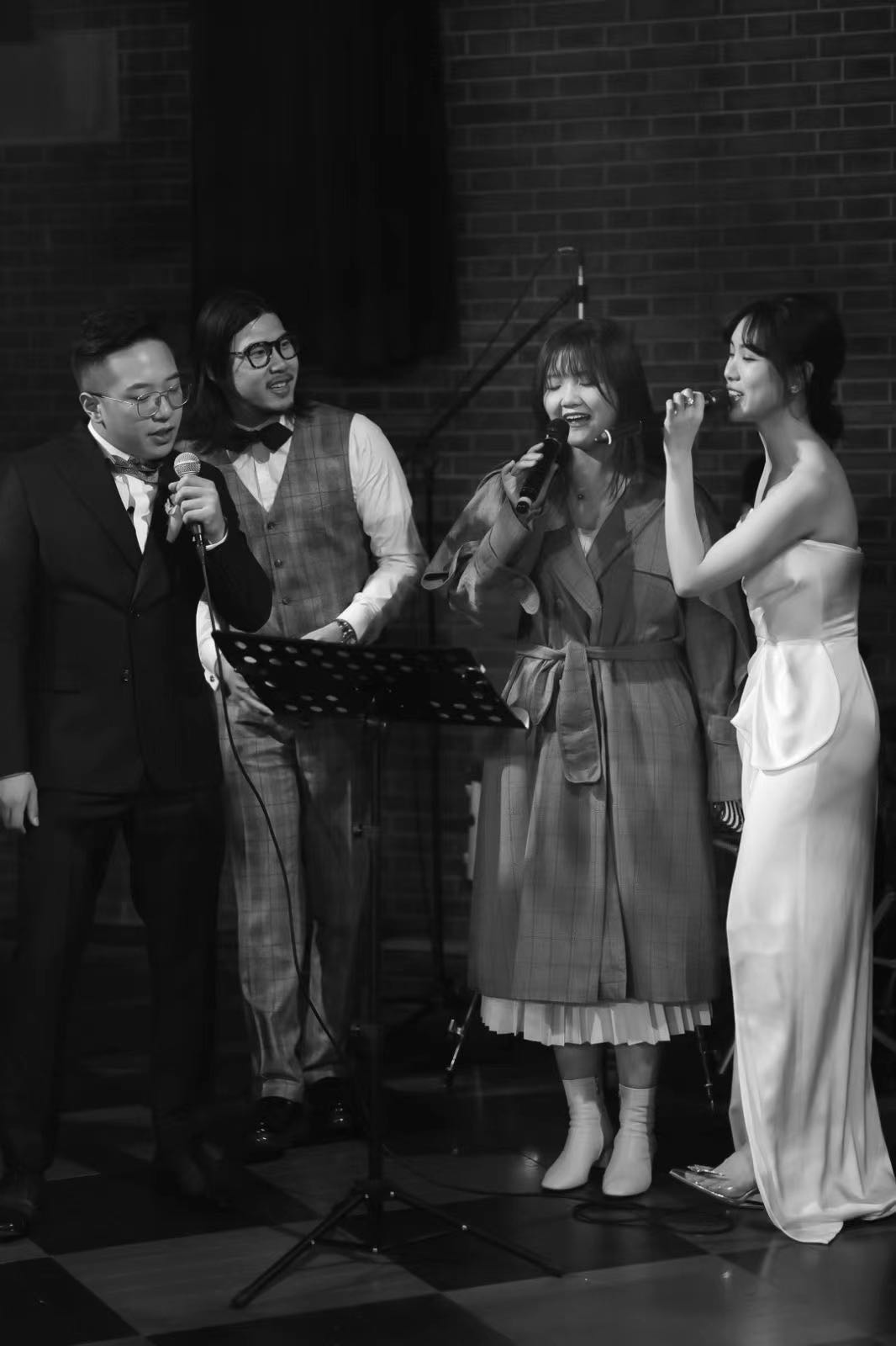 日出广州现代乐队表演