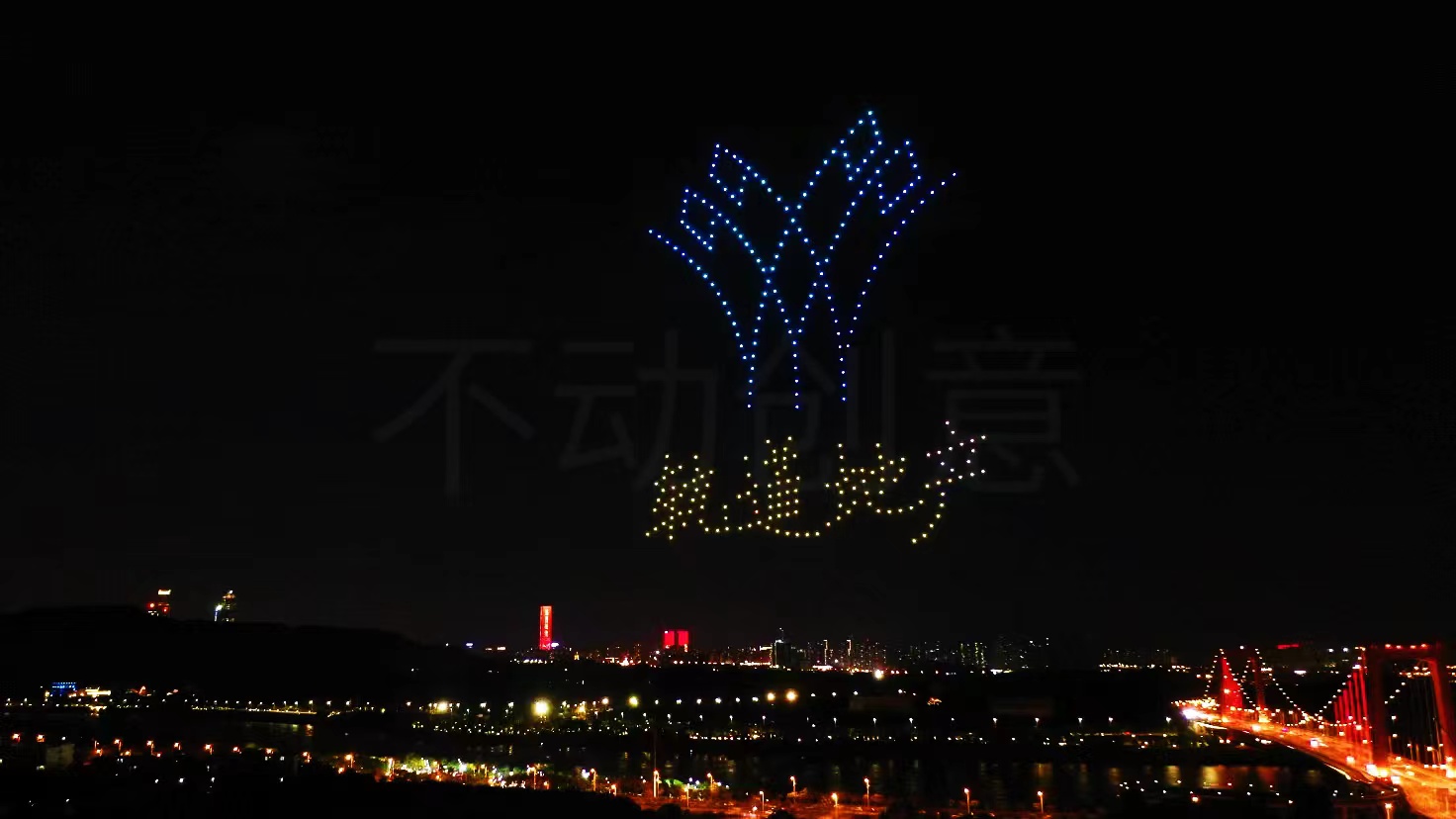 不动创意团队 广西南宁轨御玺道君临湾 300台 无人机表演