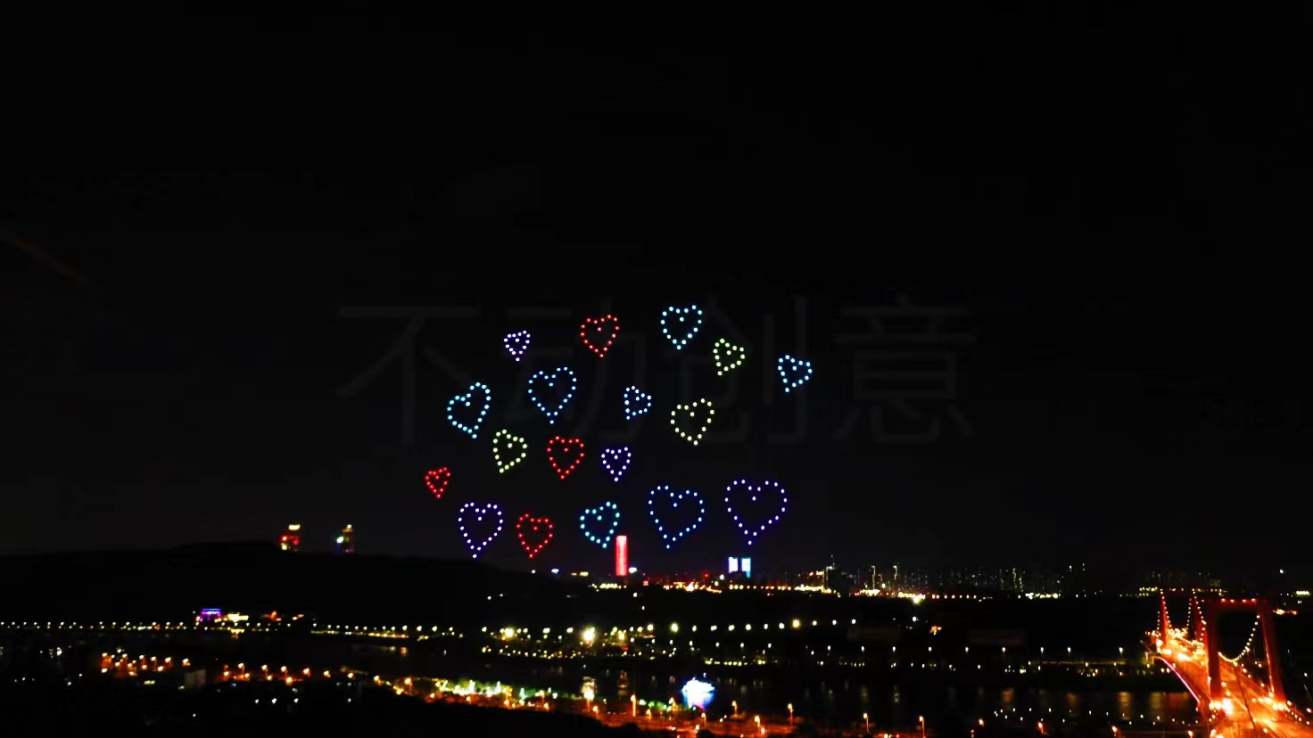 不动创意团队 广西南宁轨御玺道君临湾 300台 无人机表演
