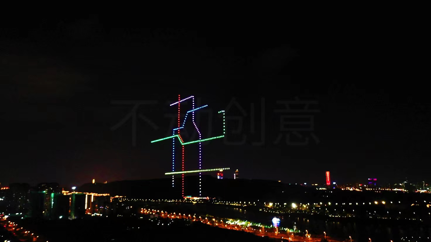 不动创意团队 广西南宁轨御玺道君临湾 300台 无人机表演