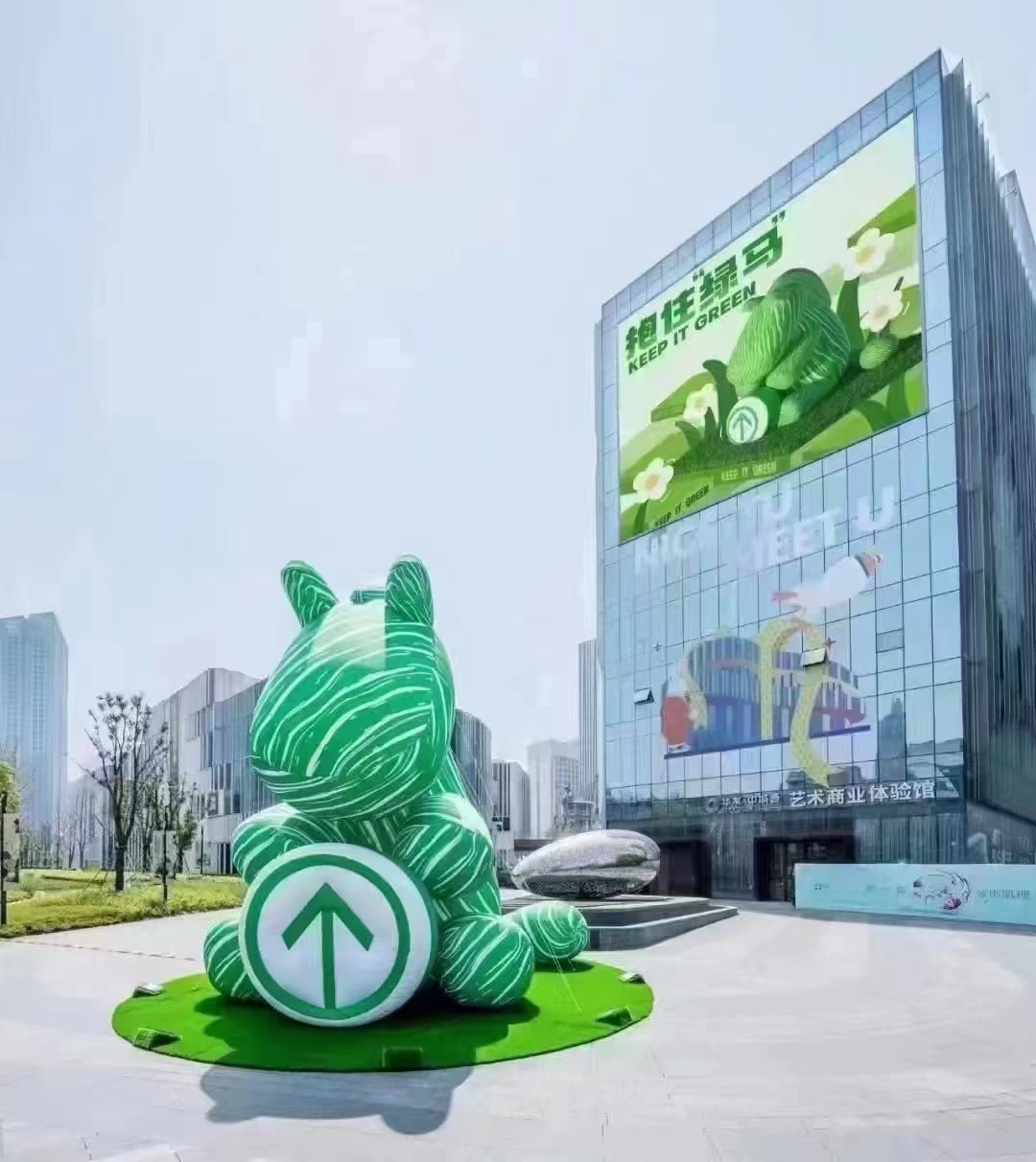 网红抱住绿马绿马气模产品出售
