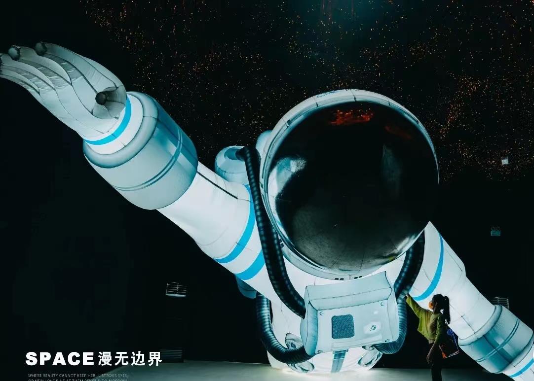 航空航天巨型宇航员