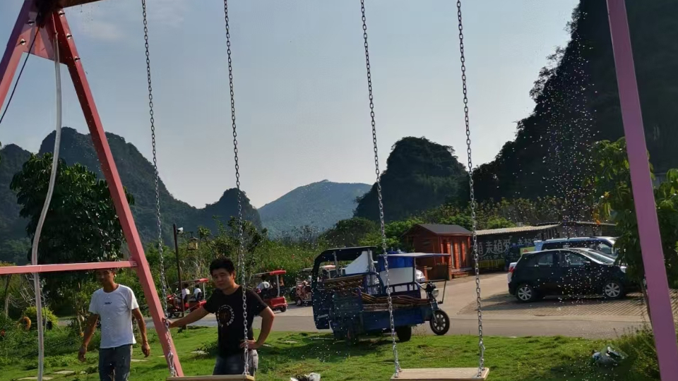 瀑布水幕秋千水幕秋千网红秋千