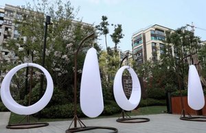 PE材质发光秋千、发光跷跷板，儿童网红游乐设备
