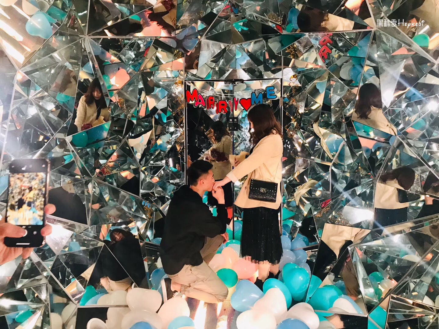 互动暖场美陈道具艺术展钻石隧道