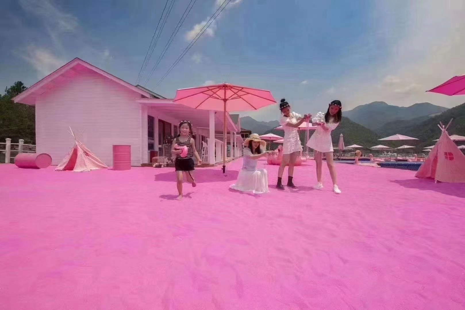 网红打卡粉色沙滩商业景区引流推荐