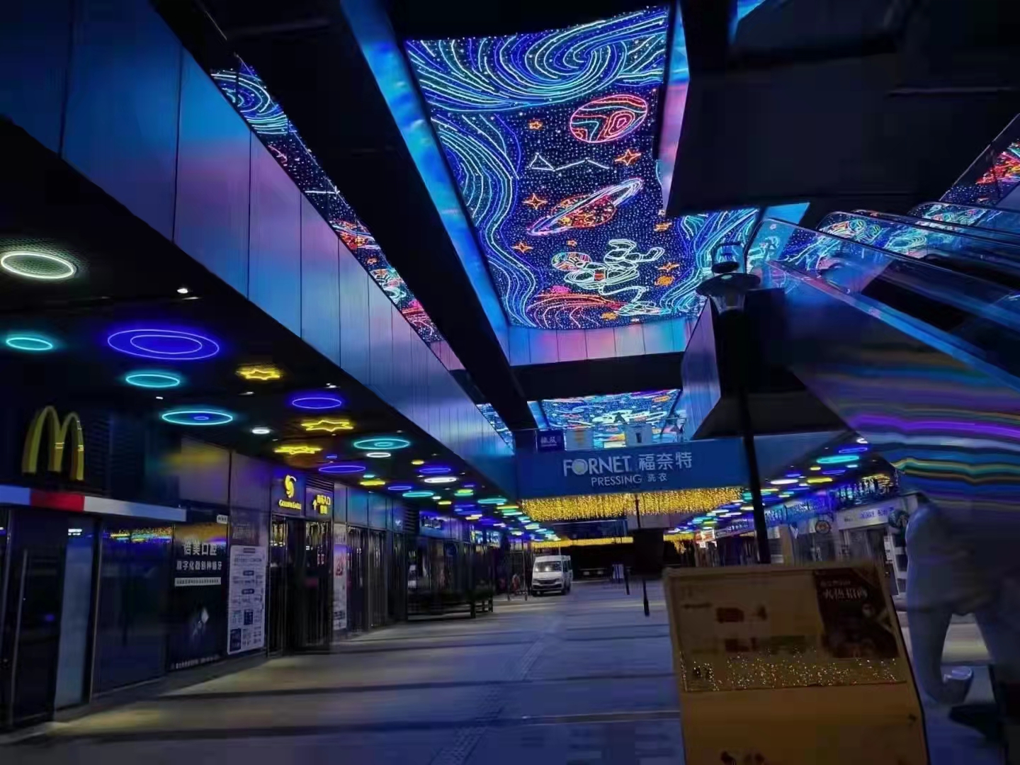 网红灯光天幕商业街亮化