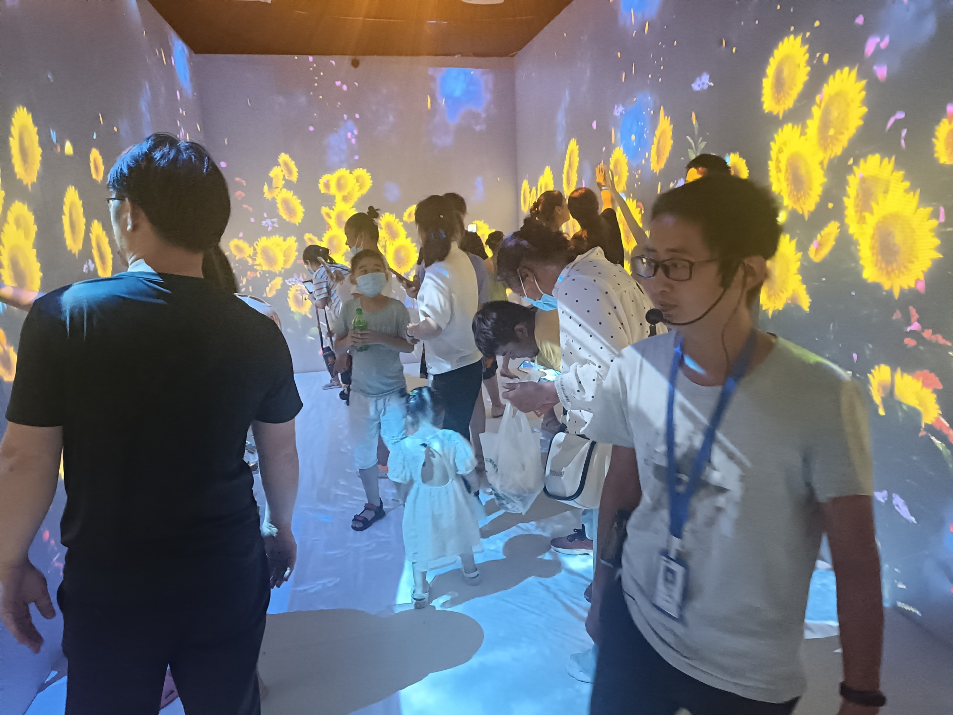 3D地面淘气堡互动投影系统AR全息地设备户外投影融合软面游戏