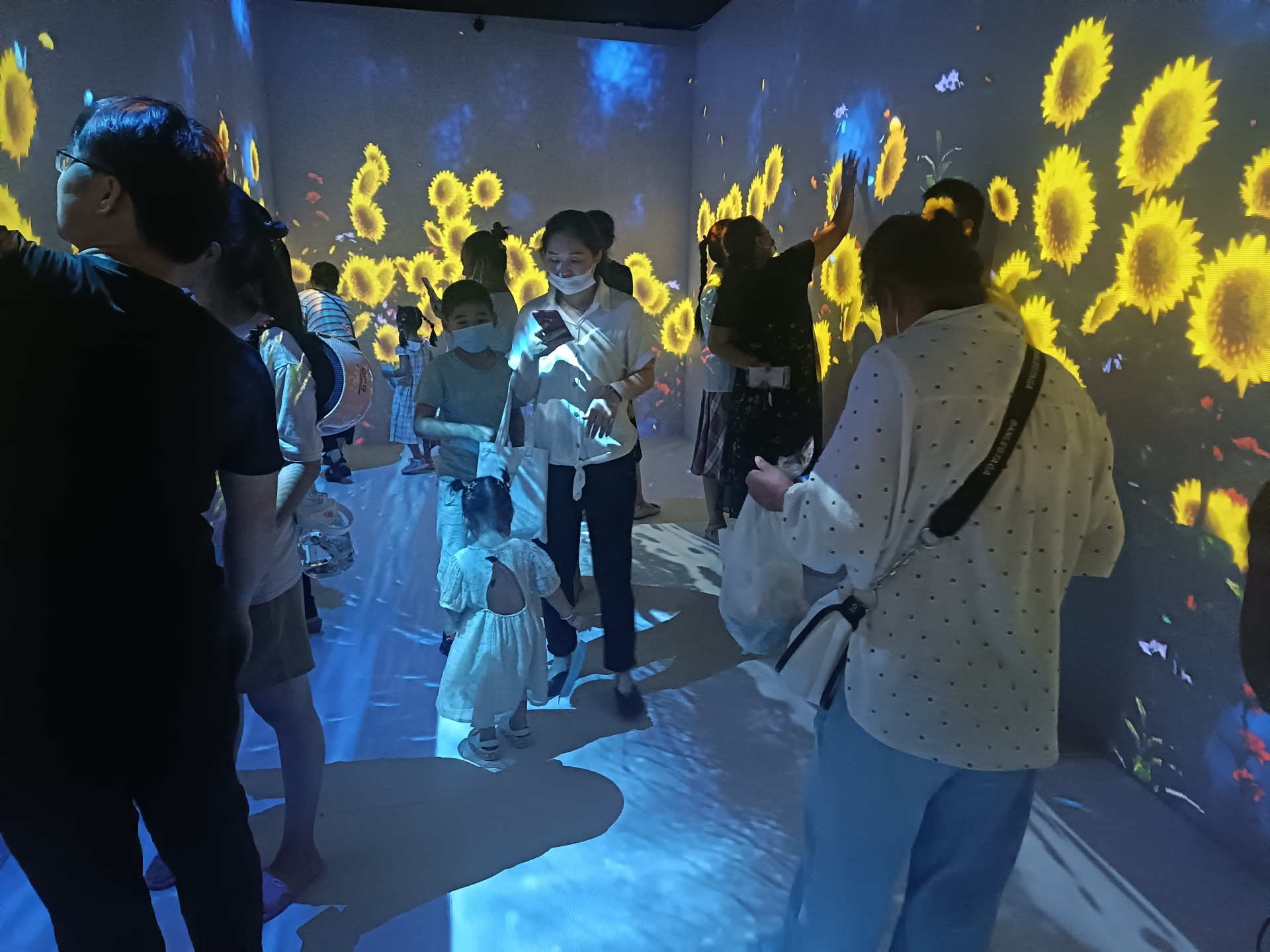 3D地面淘气堡互动投影系统AR全息地设备户外投影融合软面游戏