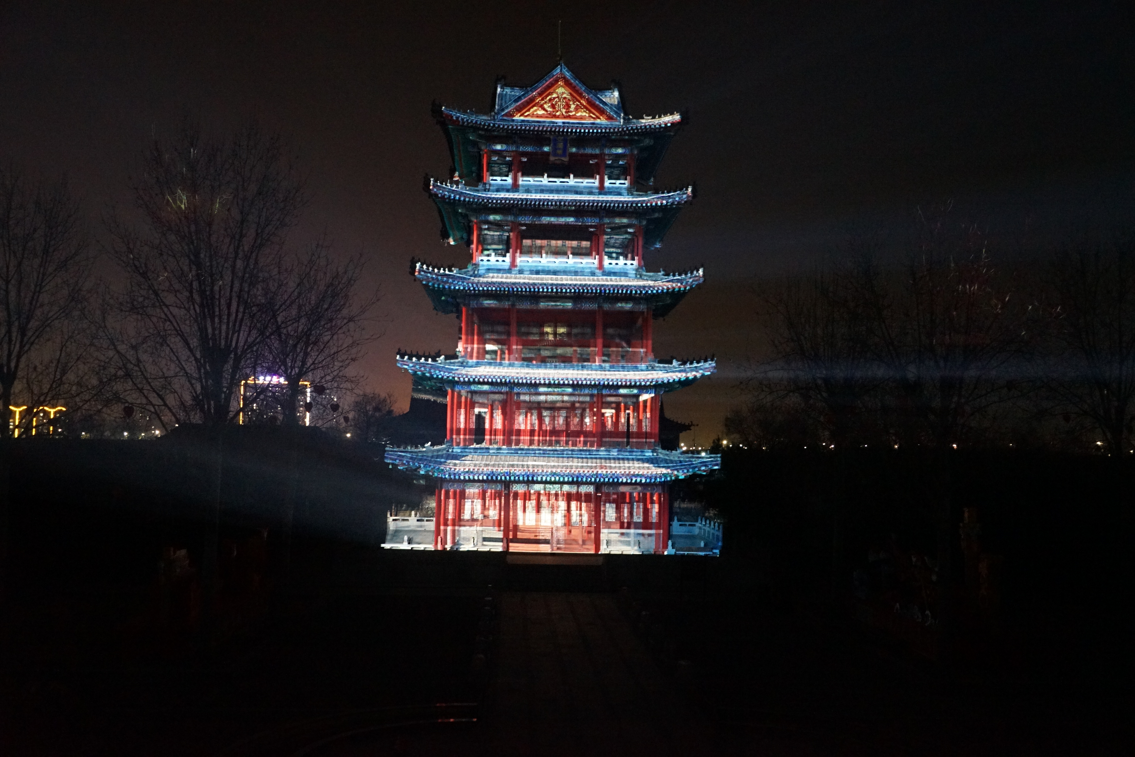 景区古建筑塔体<font style="color: #FF8F00 !important;">裸眼3D</font>激光投影机