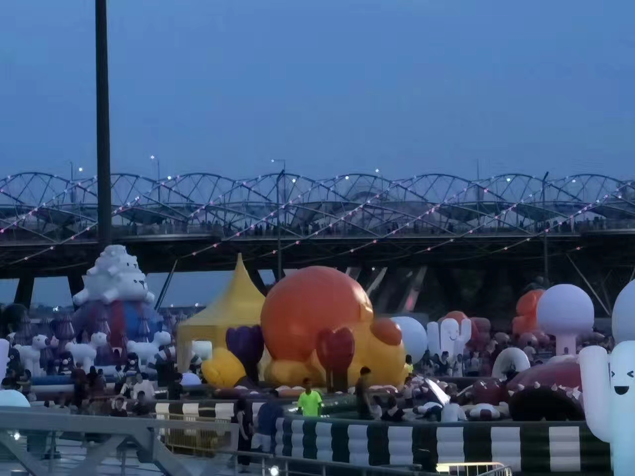 巨型卡通气模