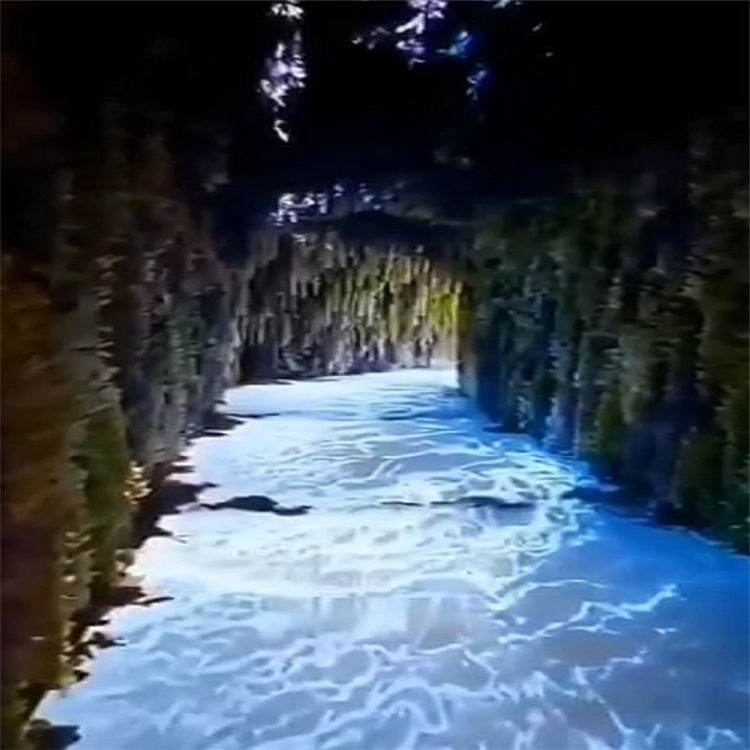 <font style="color: #FF8F00 !important;">沉浸式</font>互动投影