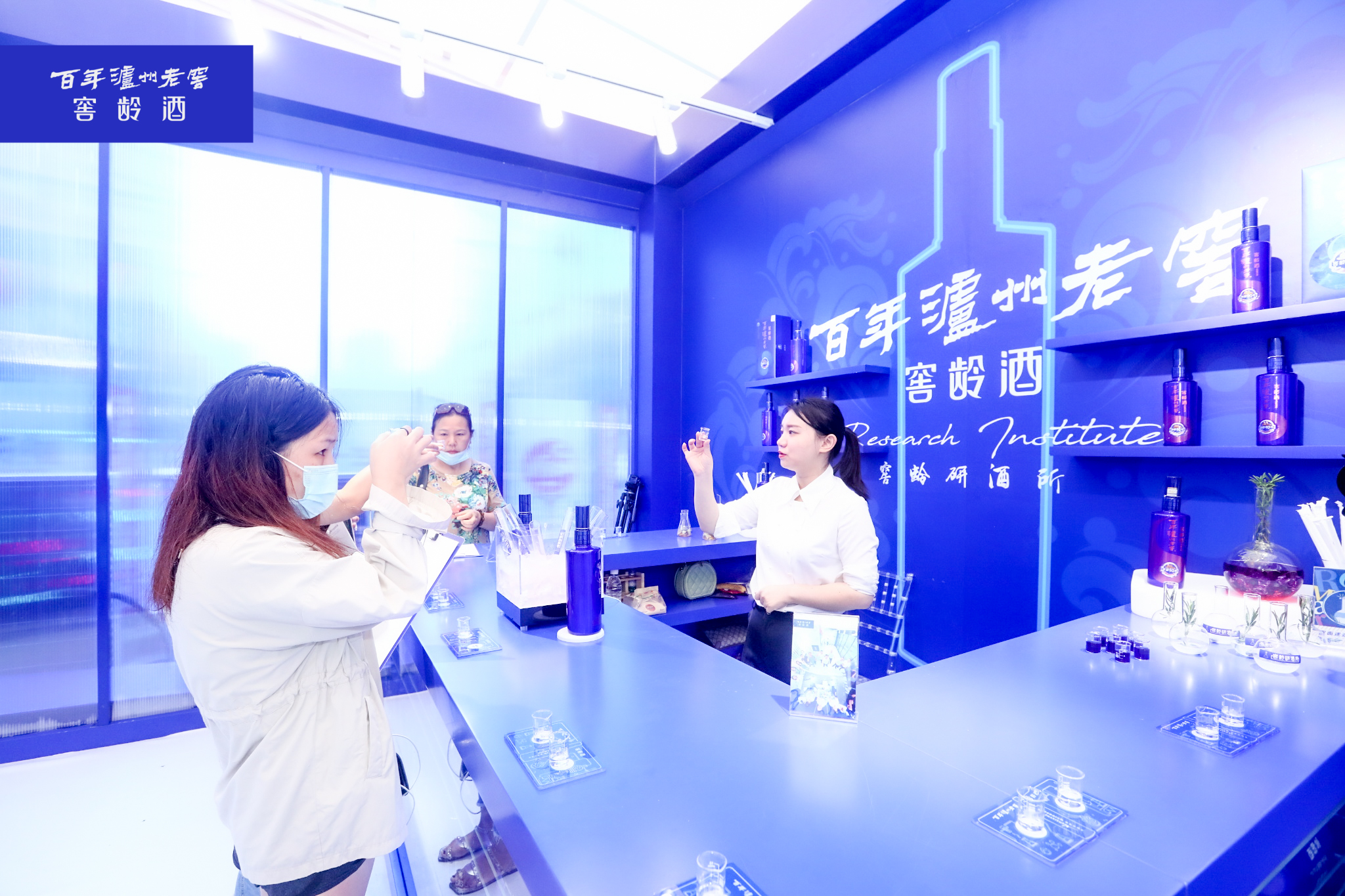 泸州老窖「窖龄研酒所」快闪店