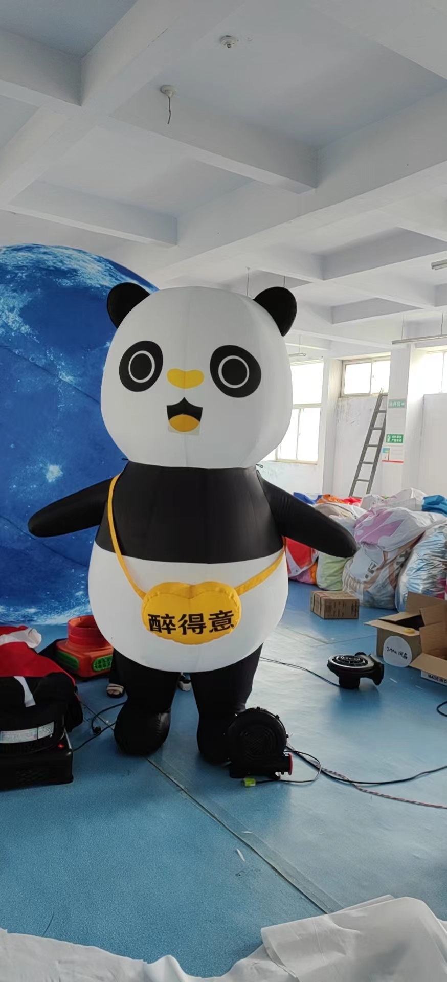 充气熊猫气模定制拱门大型卡通动物爬墙商场装饰灯光景区活动宣传