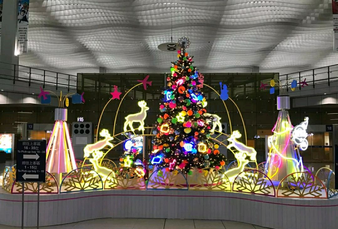 圣诞树造型，圣诞<font style="color: #FF8F00 !important;">元素</font>的灯