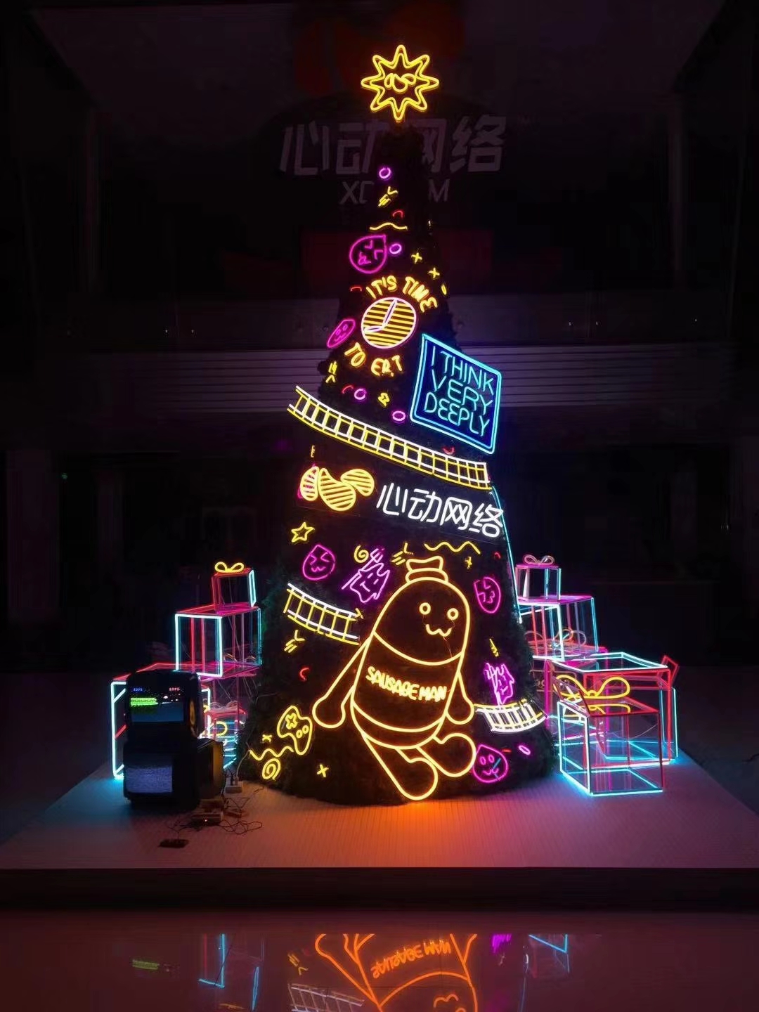 圣诞树造型，圣诞元素的灯