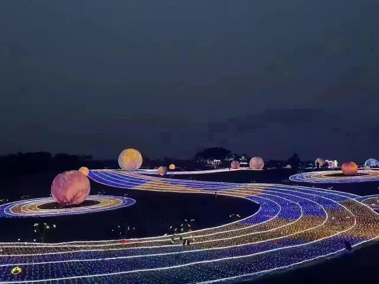 宇宙星河主题<font style="color: #FF8F00 !important;">流浪地球</font>景区布展