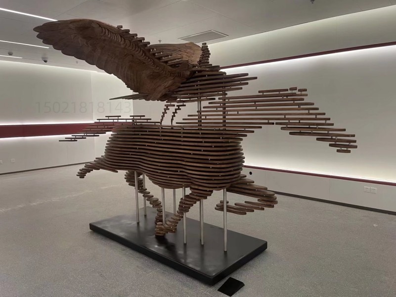 福建展览馆方块拼接桐木飞马雕塑落地摆件