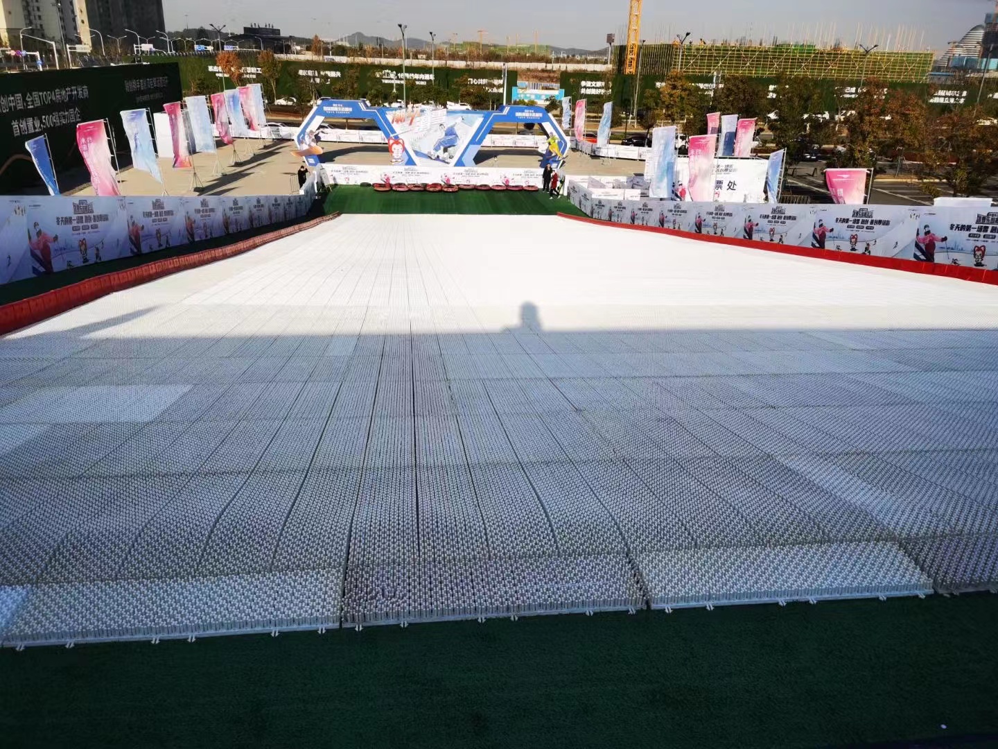 旱冰滑道彩虹滑道儿童游乐互动引流