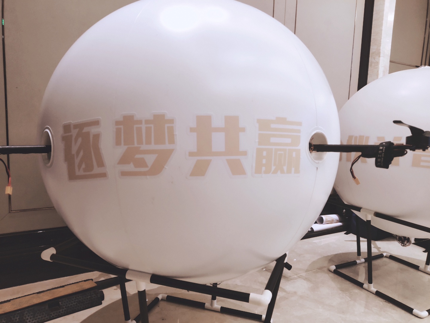 科技飞行球表演