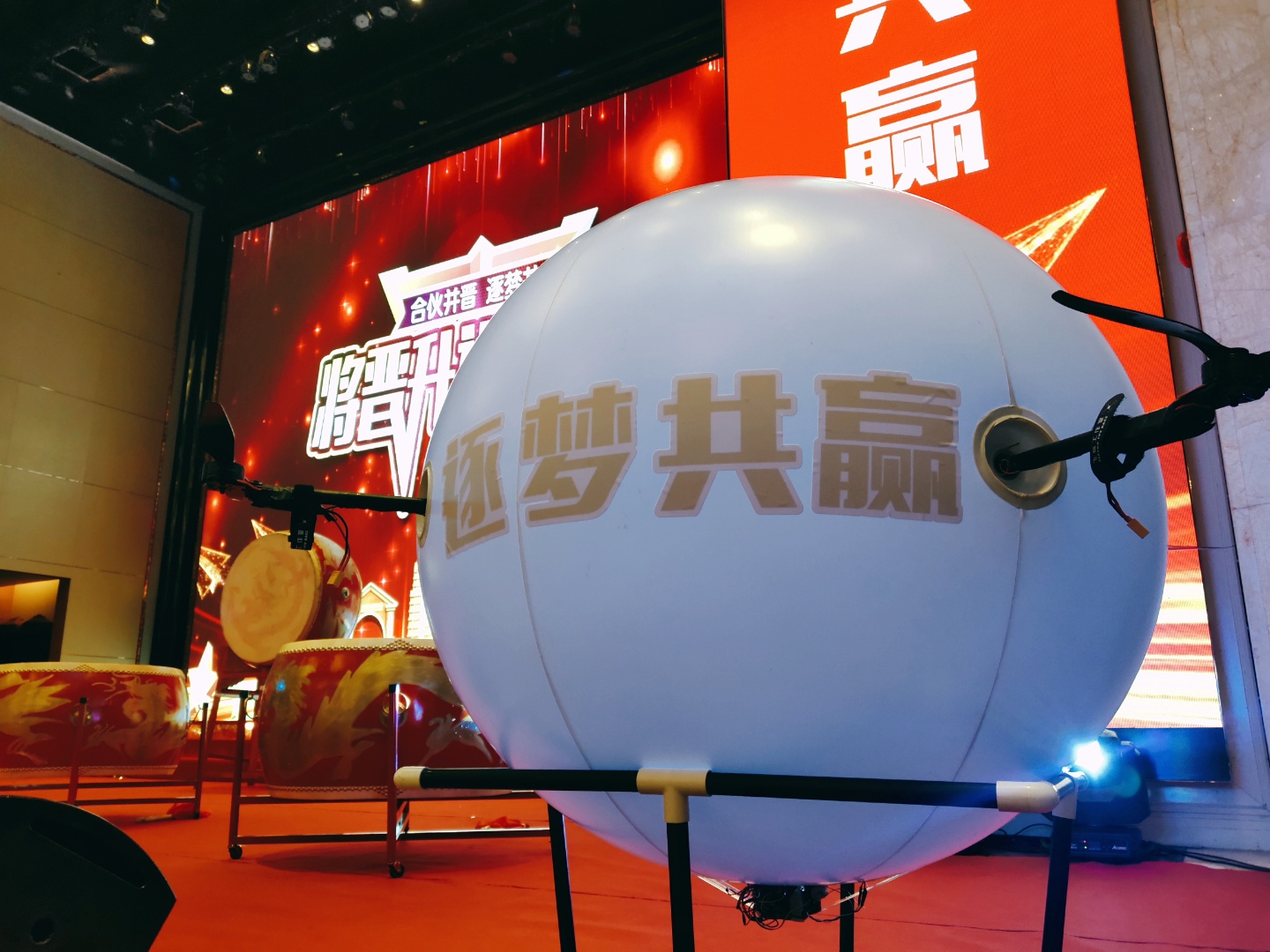 科技飞行球表演