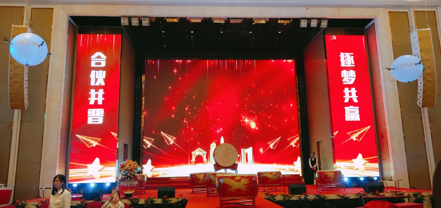 科技飞行球表演
